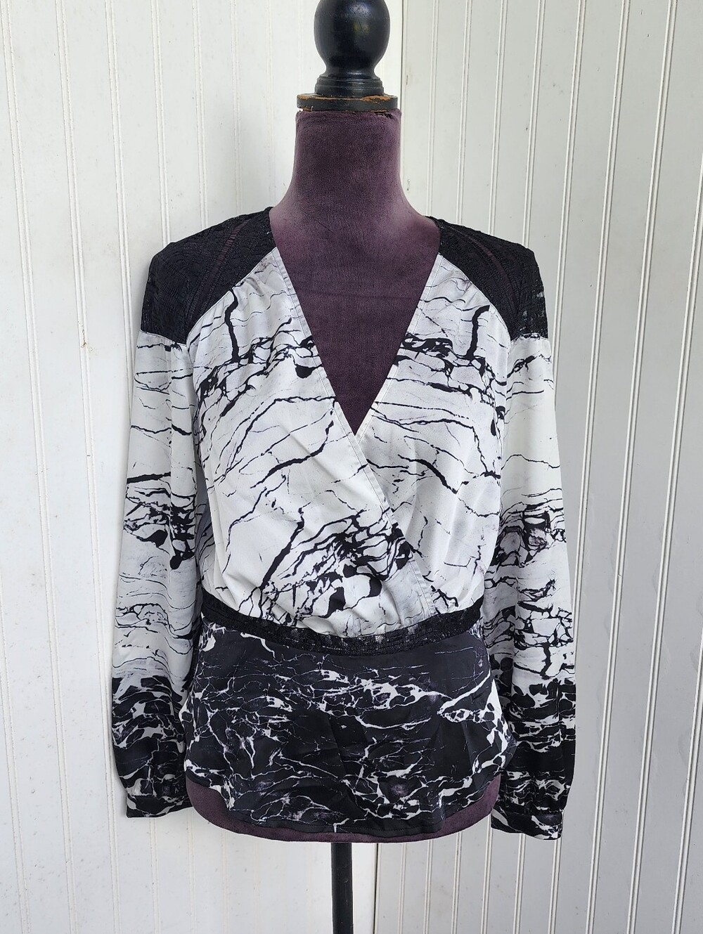 NWT Bebe Satin faux wraP Lace long Sleeve Blouse Black White Marble Wrap Sz S